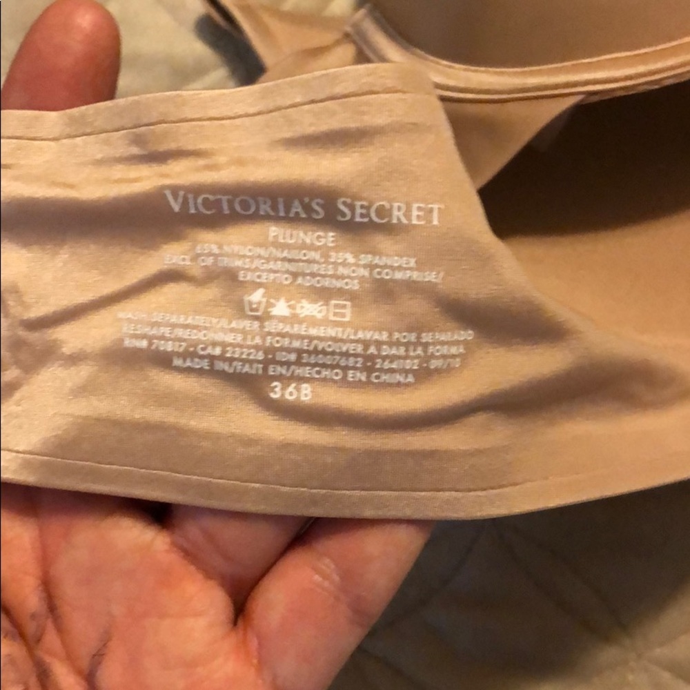 Brassiere - Picture 2 of 4